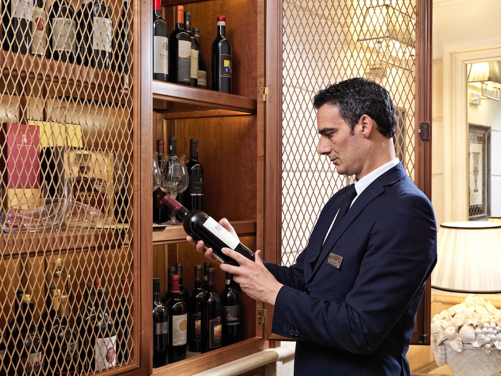 Hotel Bar