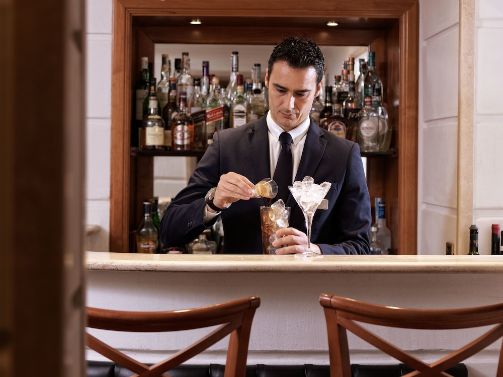 Hotel Bar