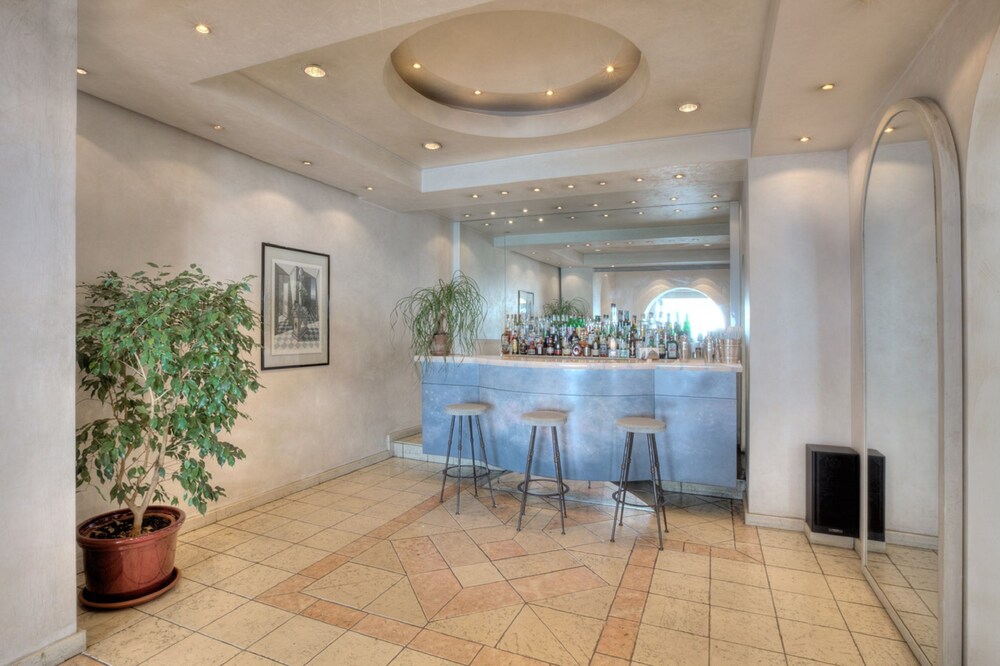 Hotel Lounge