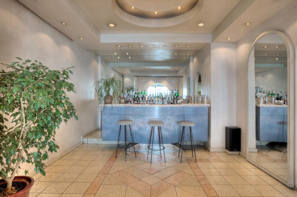 Hotel Lounge