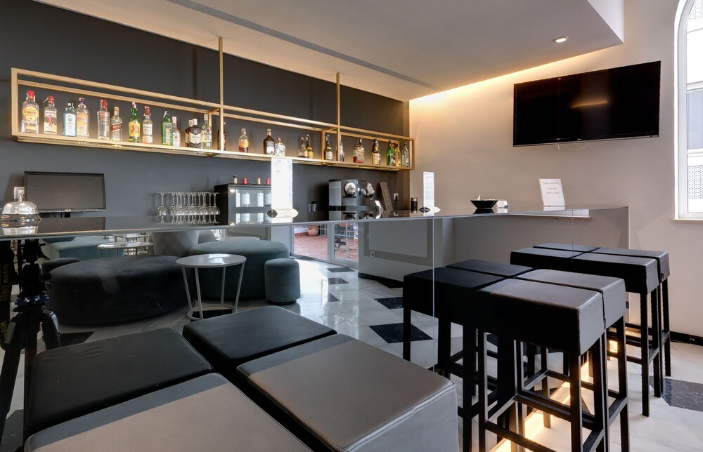 Hotel Bar