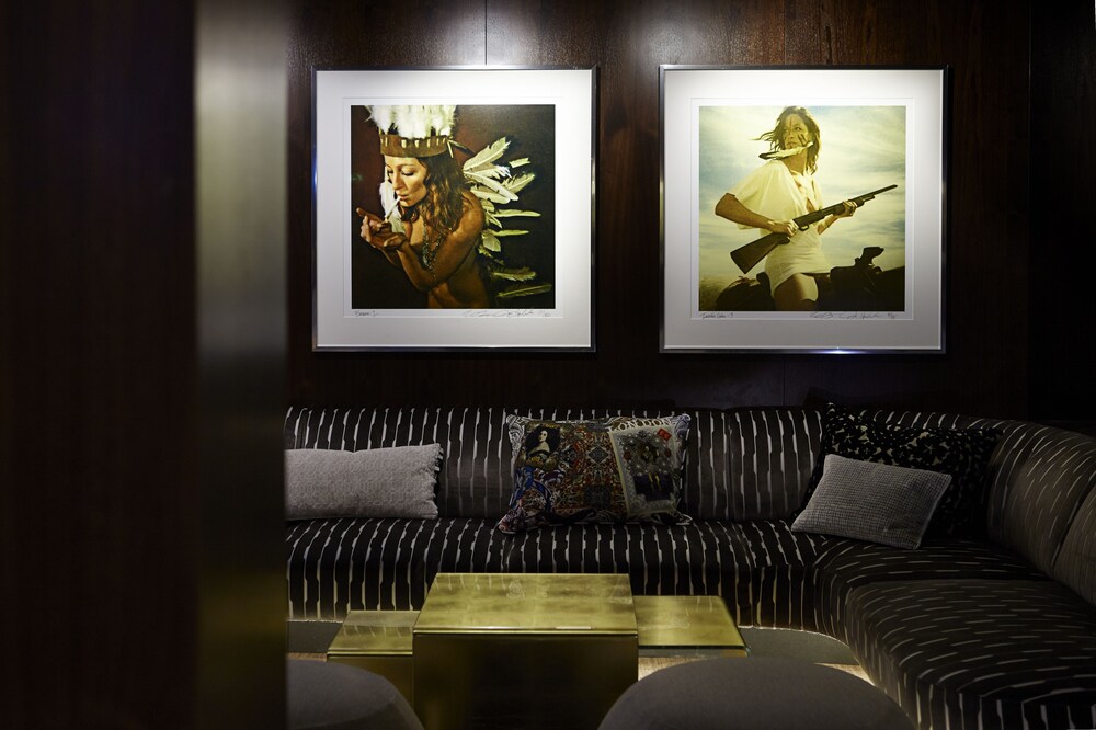 Hotel Bar