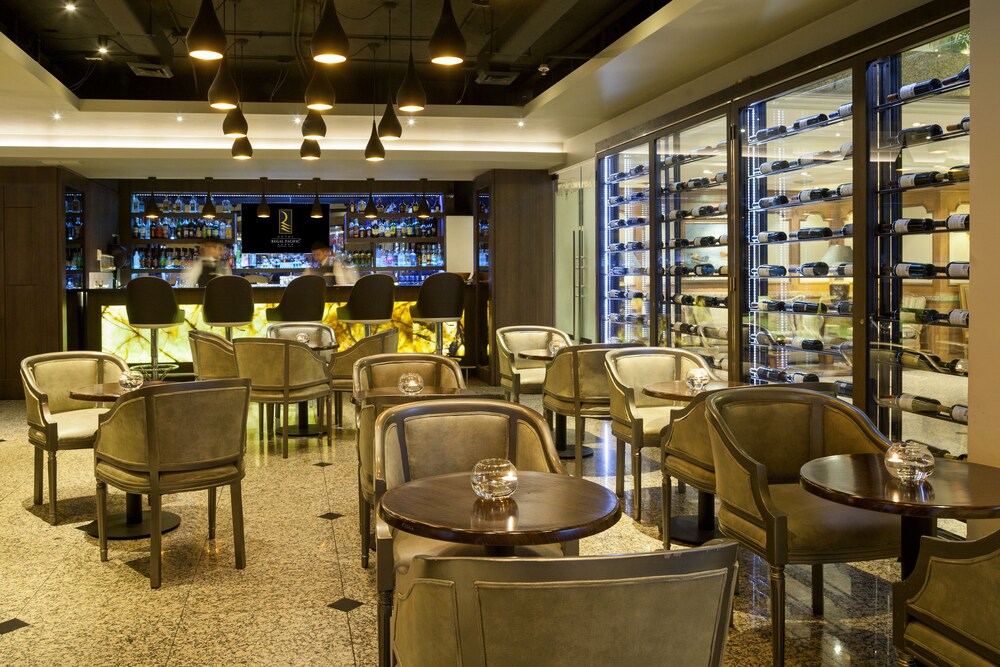 Hotel Bar