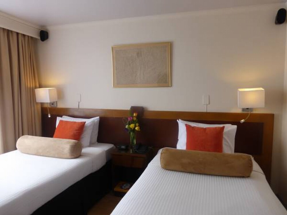Junior Suite Twin Vistas a la Ciudad - Guestroom