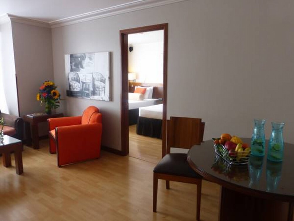 Junior Suite Twin Vistas a la Ciudad - Living Room