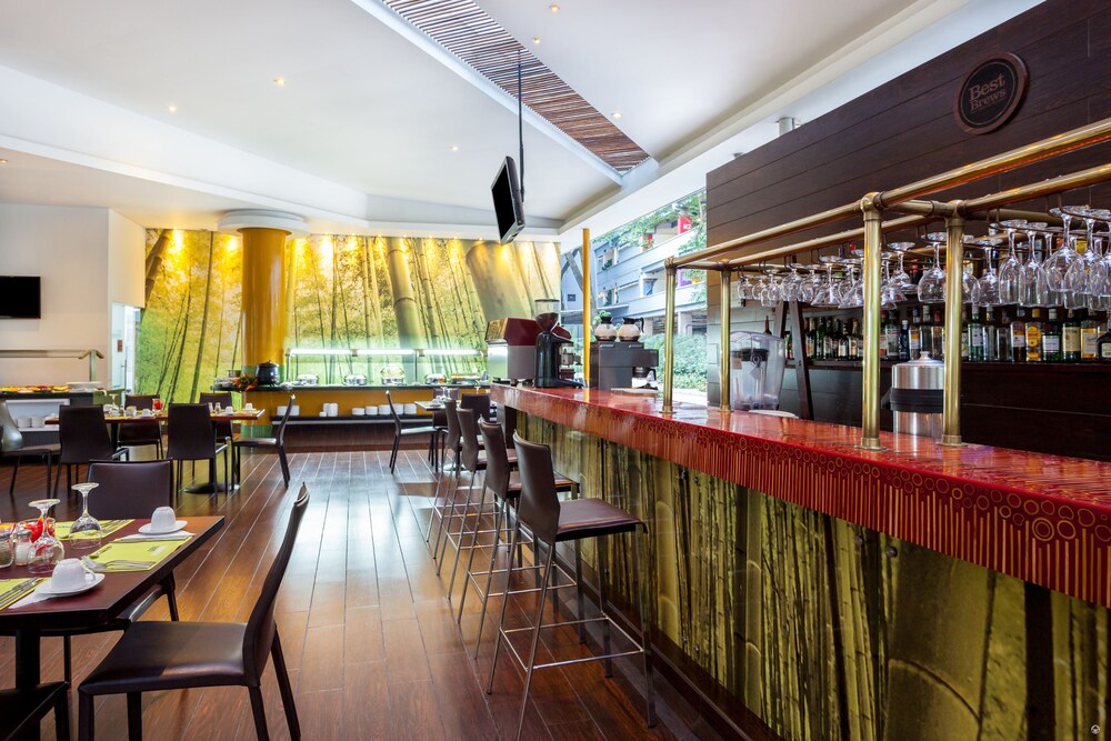 Hotel Bar