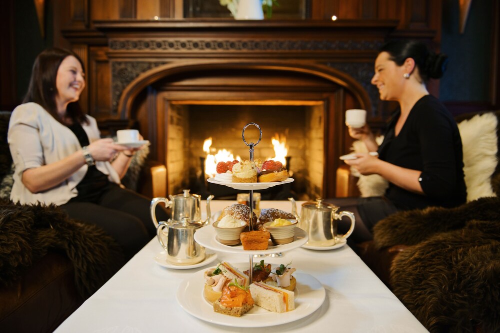 Hotel Lounge