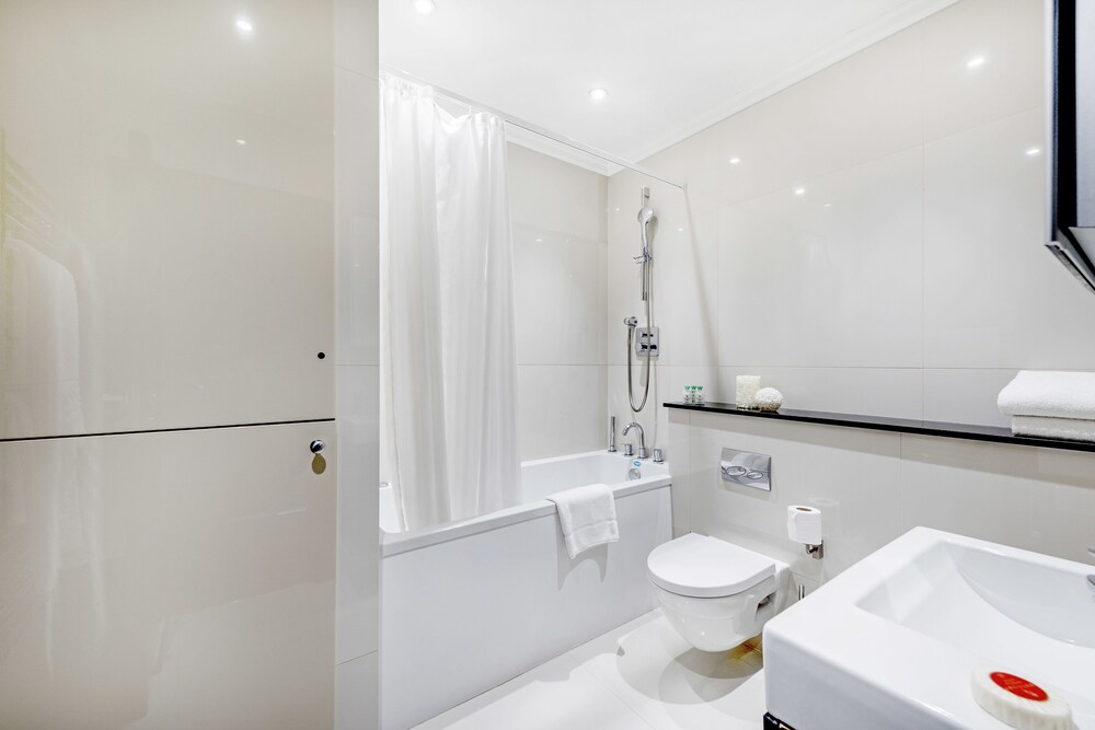 Deluxe Apartment, 3 Bedrooms - Bathroom