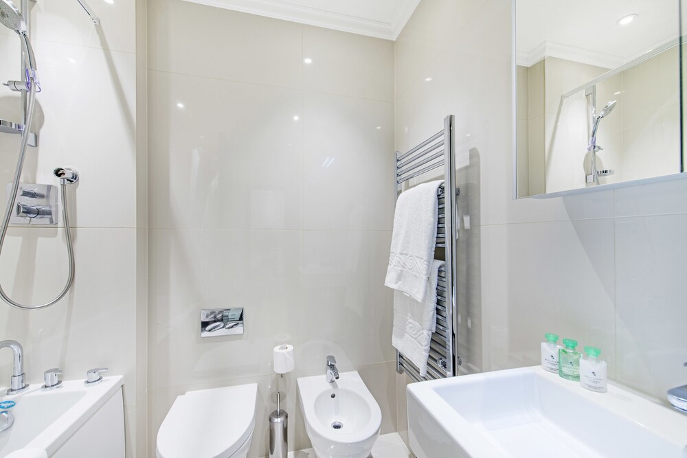 Deluxe Apartment, 1 Bedroom - Bathroom