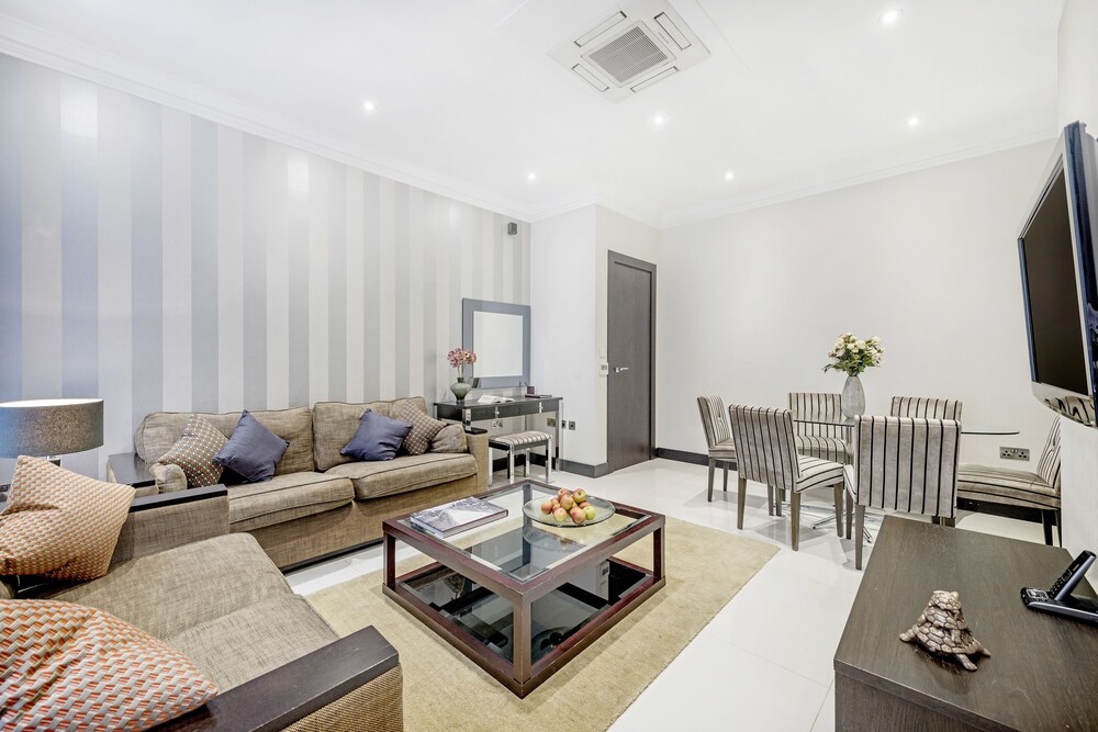 Apartment, 3 Bedrooms - Living Room