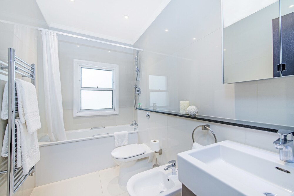 Superior Apartment - Bathroom