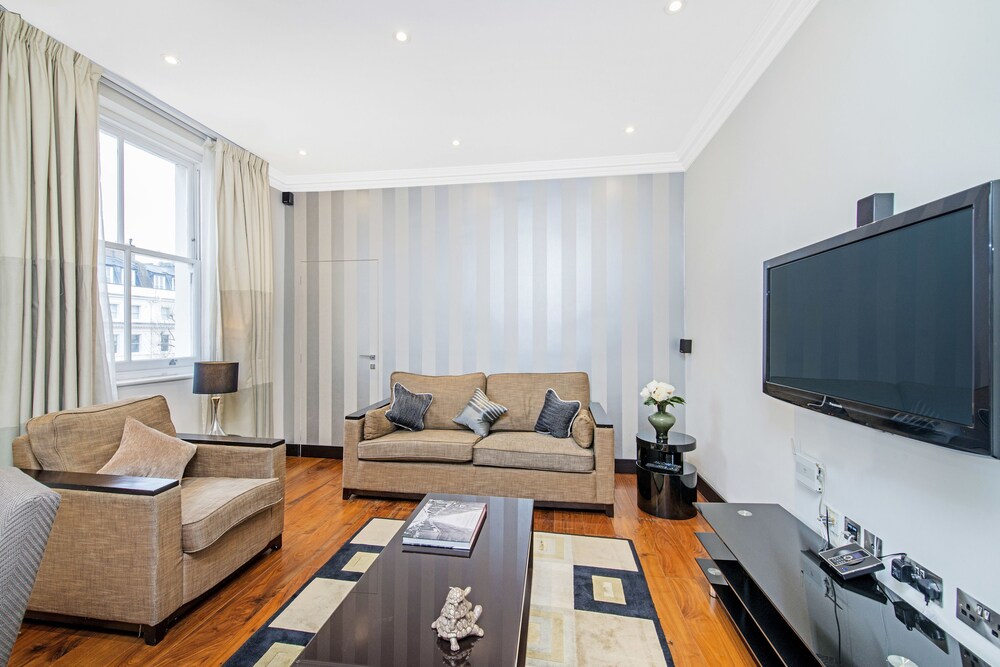 Deluxe Apartment, 1 Bedroom - Living Room