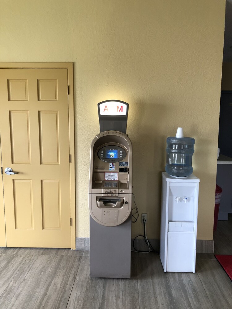 Cajero automático en las instalaciones