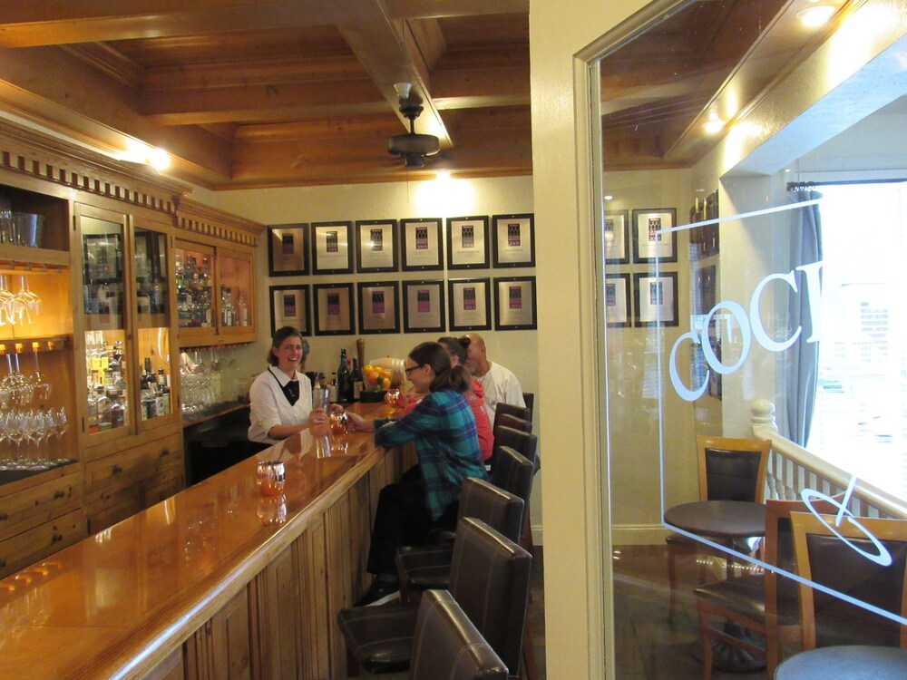 Hotel Bar