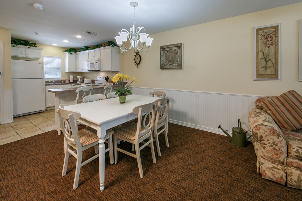 Villa, 2 Bedrooms (Lodge) - Living Area