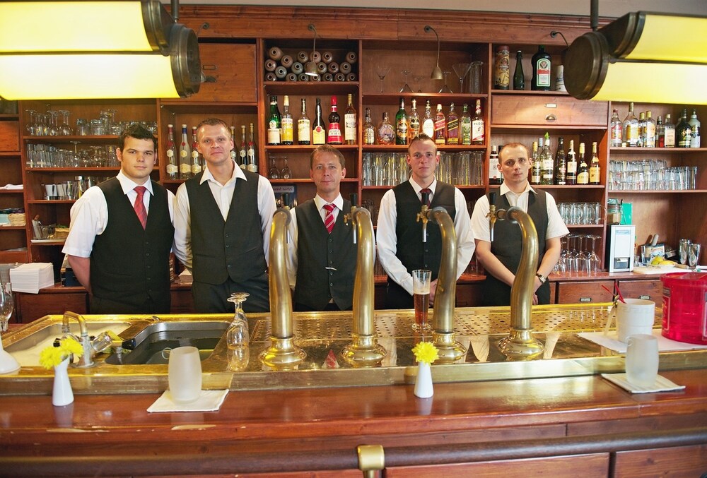 Hotel Bar
