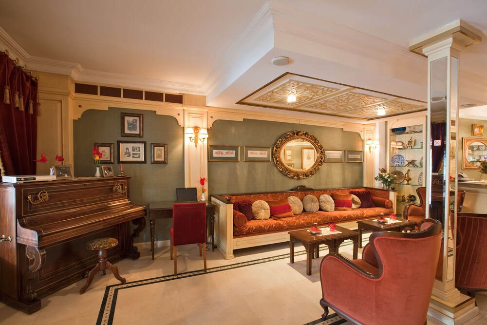 Hotel Lounge