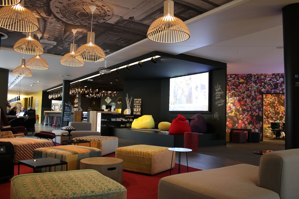 Hotel Lounge