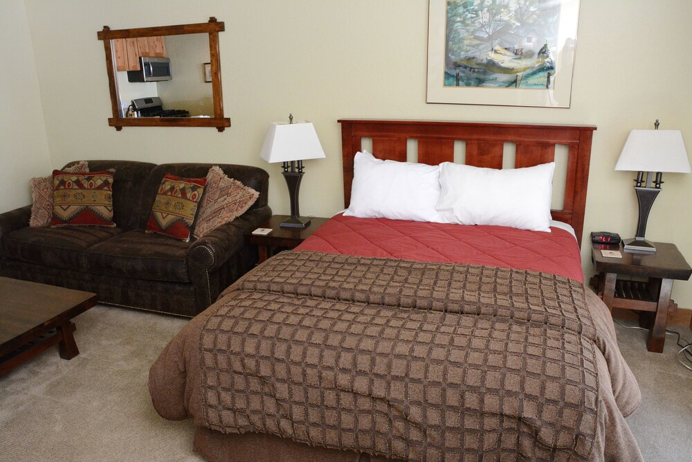 Condo (Studio) - Guestroom