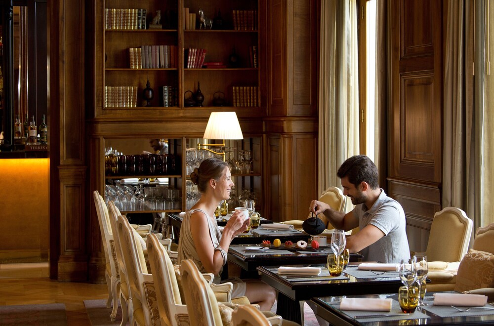 Couples Dining