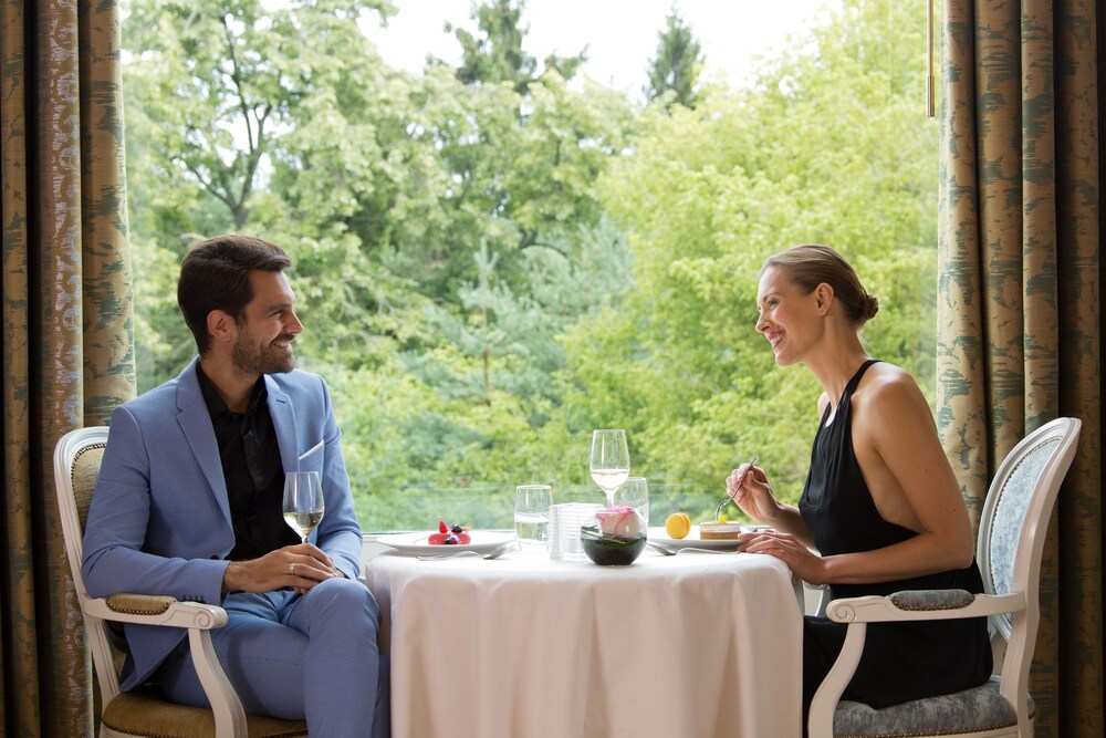 Couples Dining