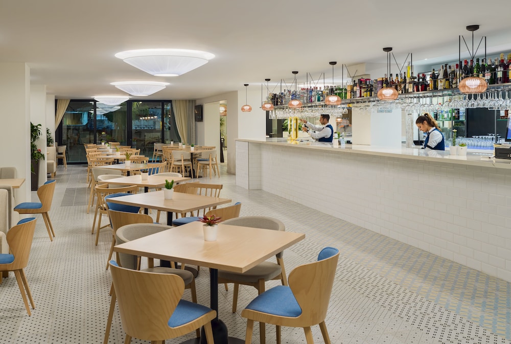 Hotel Bar