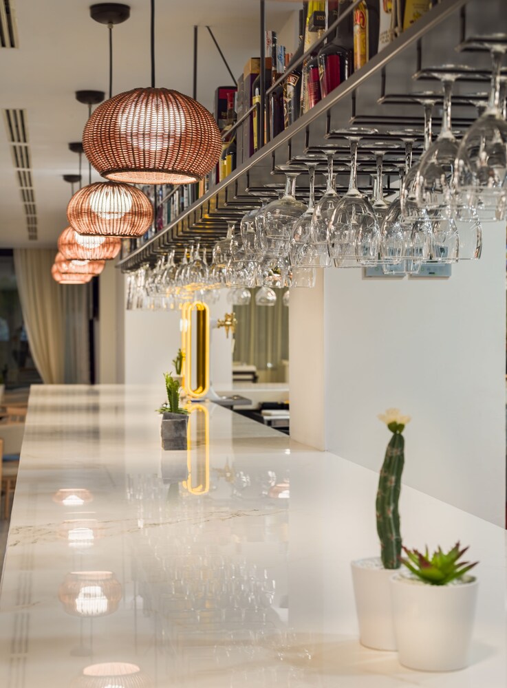 Hotel Bar