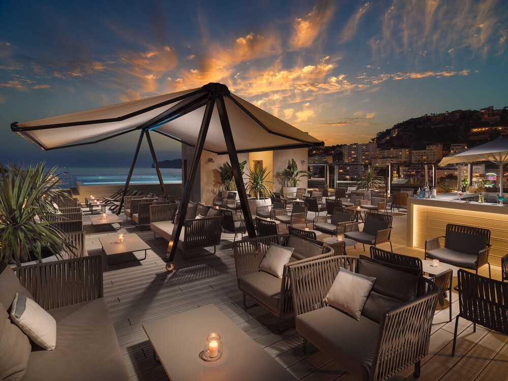 Hotel Bar