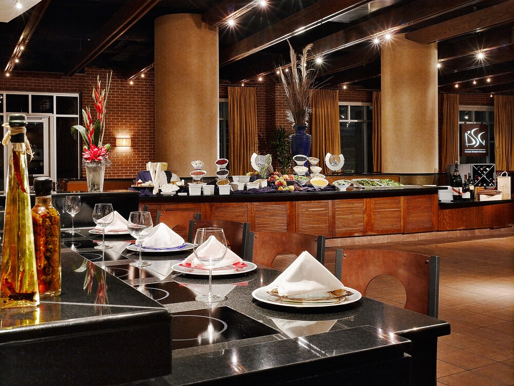 Couples Dining