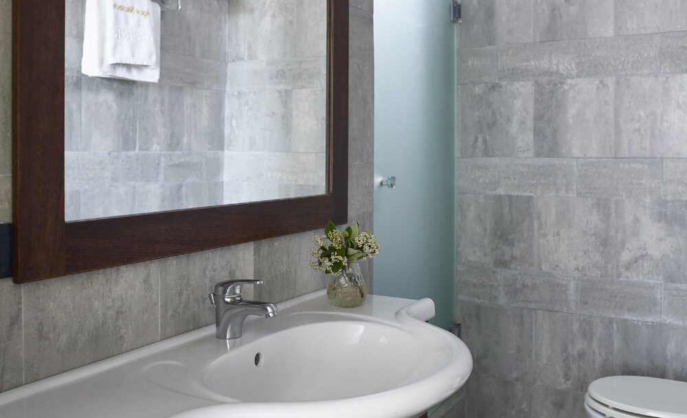 Double or Twin Room - Bathroom