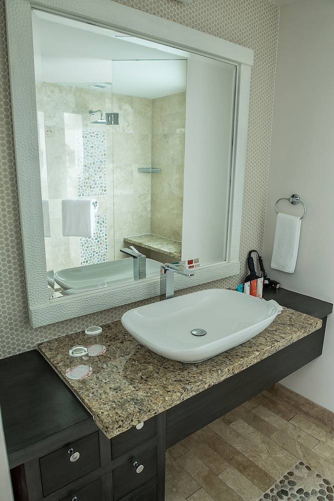 Studio Suite - Bathroom Sink