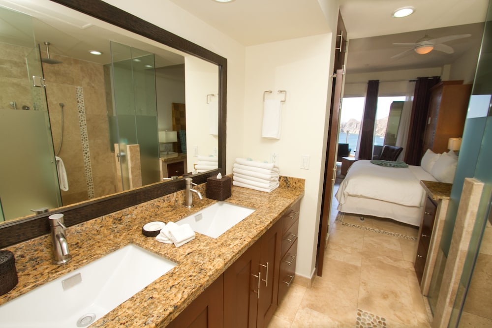 Executive Suite, 2 Bedrooms - Bathroom