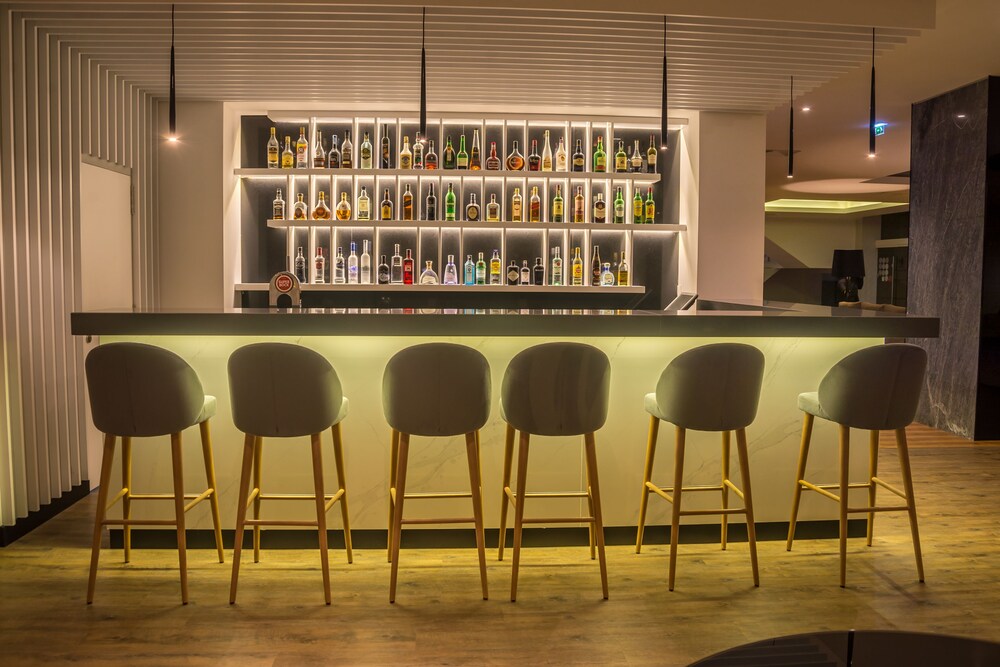 Hotel Bar
