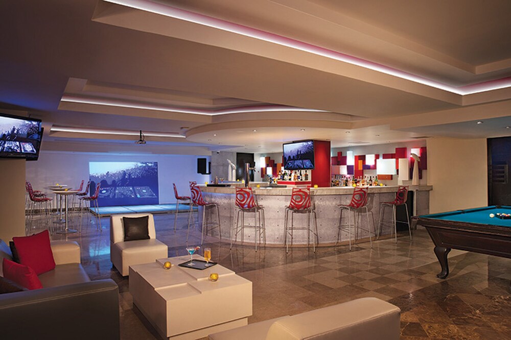 Hotel Bar