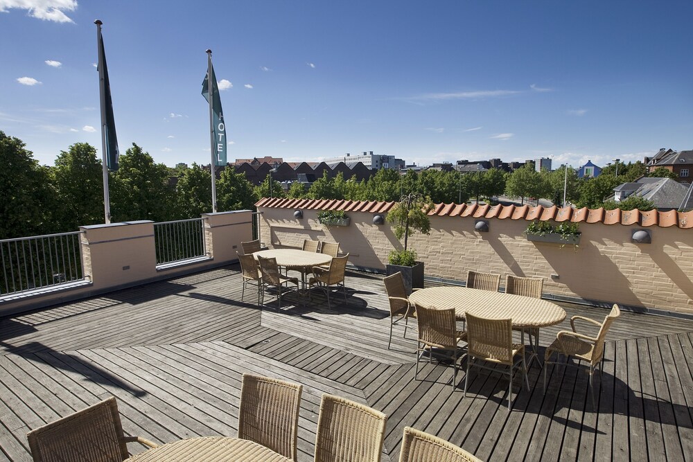 Sundeck