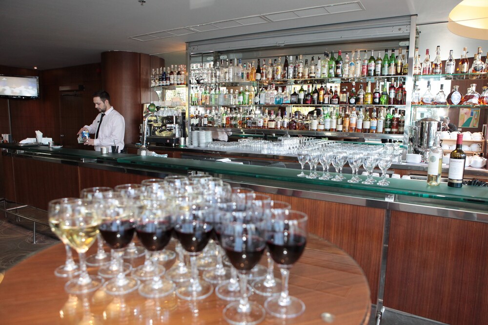 Hotel Bar