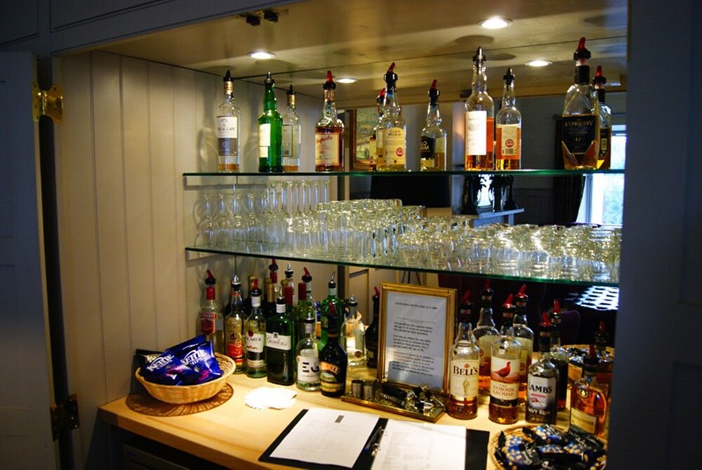Hotel Bar