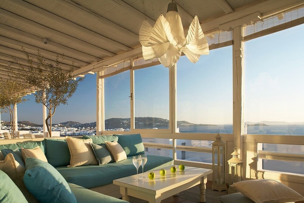 Hotel Bar