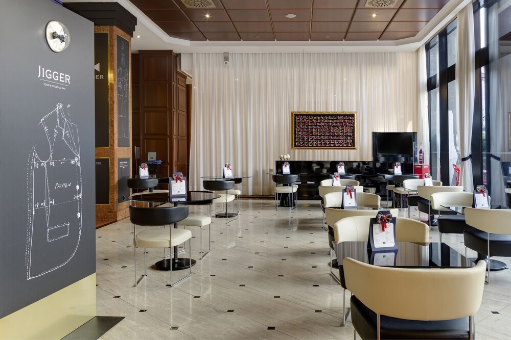 Hotel Bar