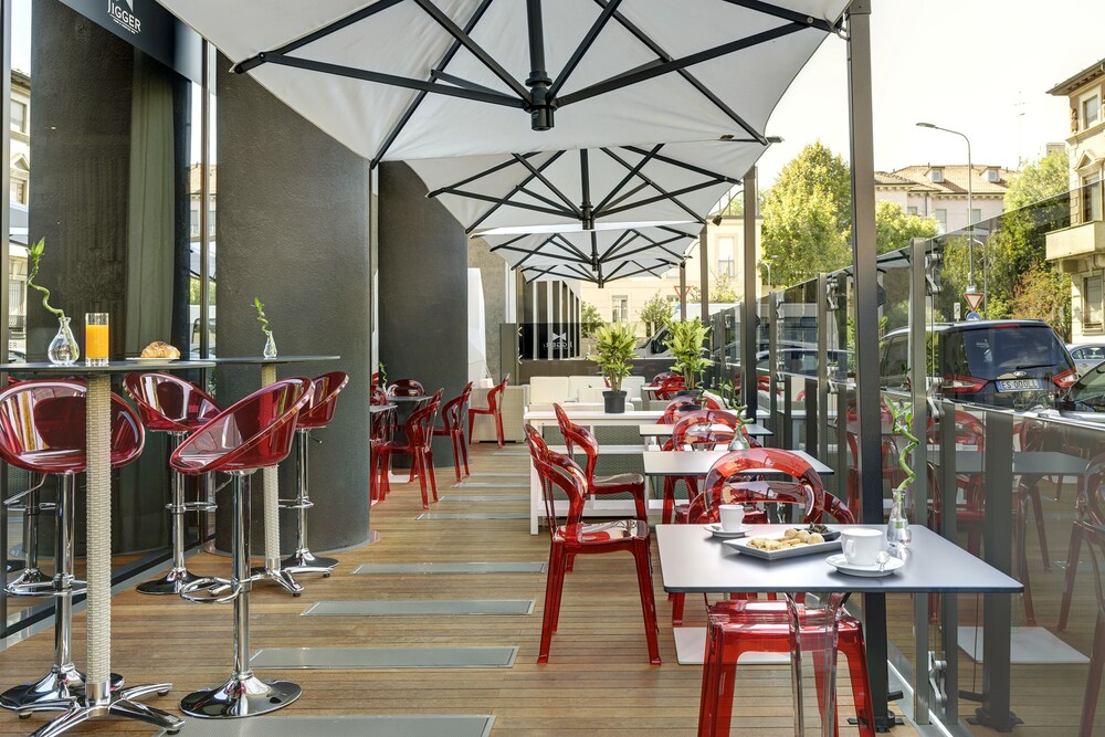 Hotel Bar