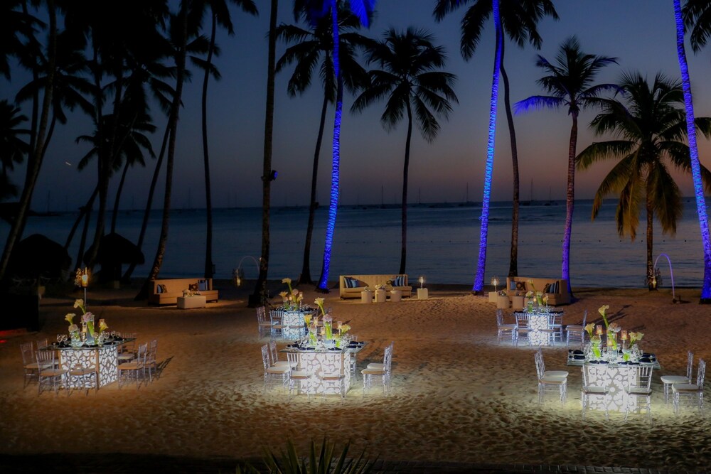 Couples Dining