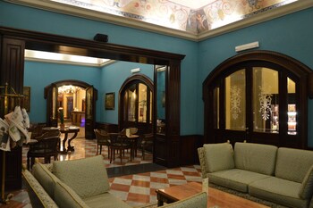 Hotel Lounge