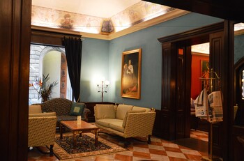 Hotel Lounge