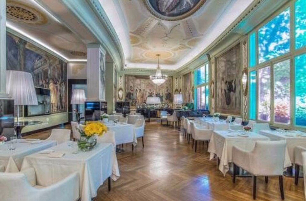 Hotel Bar