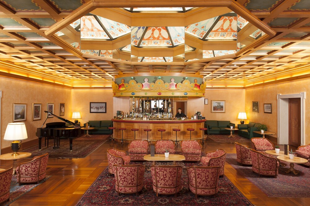 Hotel Bar