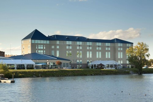 Ramada Plaza by Wyndham Geneva Lakefront Resort
