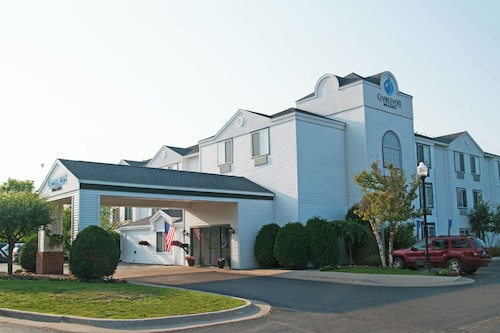 Charlevoix Inn & Suites
