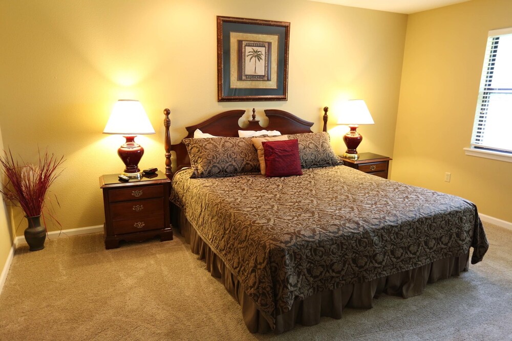 Luxury Condo, 4 Bedrooms - Guestroom