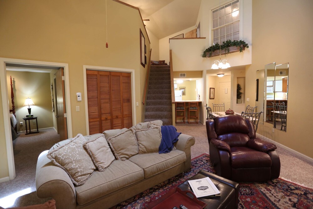 Luxury Condo, 3 Bedrooms (3 Bath) - Living Area