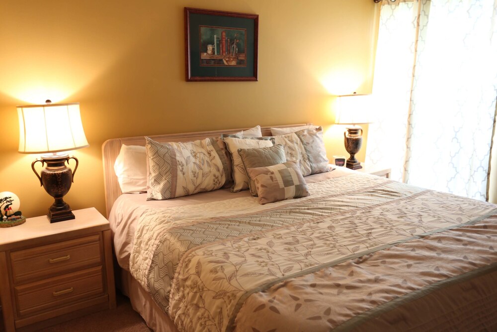 Deluxe Condo, 2 Bedrooms, 2 Bathrooms - Guestroom
